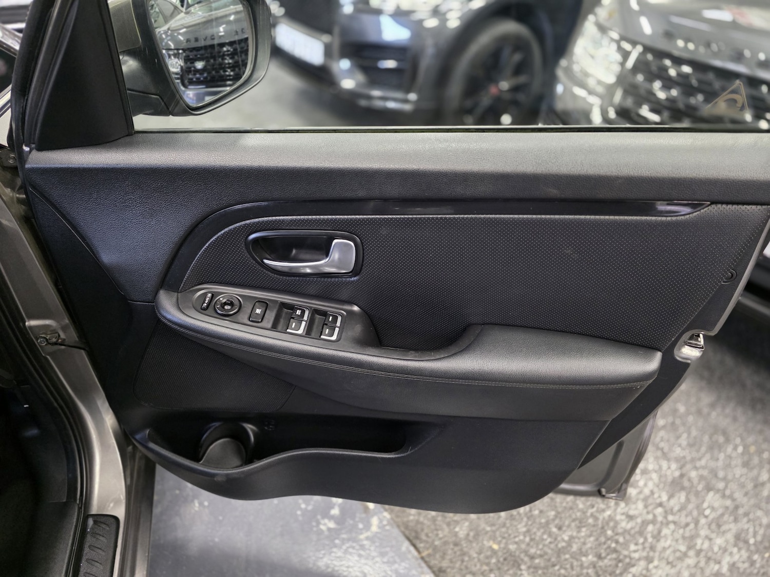 Used Kia Carens 2017 for sale - 76699362: Photo 24