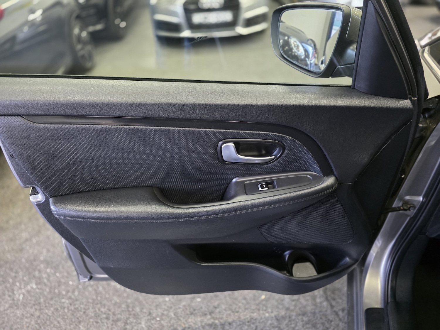 Used Kia Carens 2017 for sale - 76699362: Photo 26