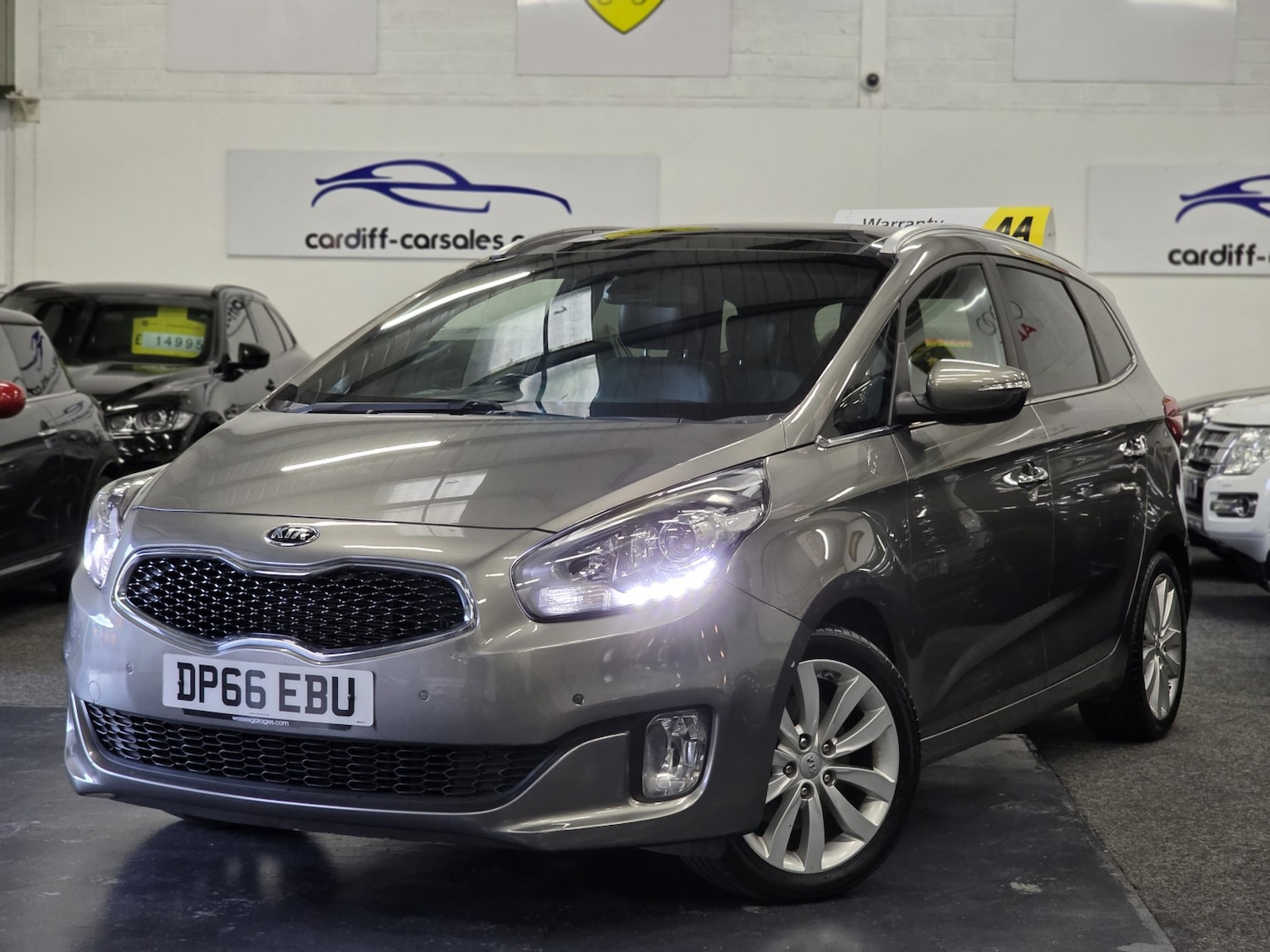 Used Kia Carens 2017 for sale - 76699362: Photo 4