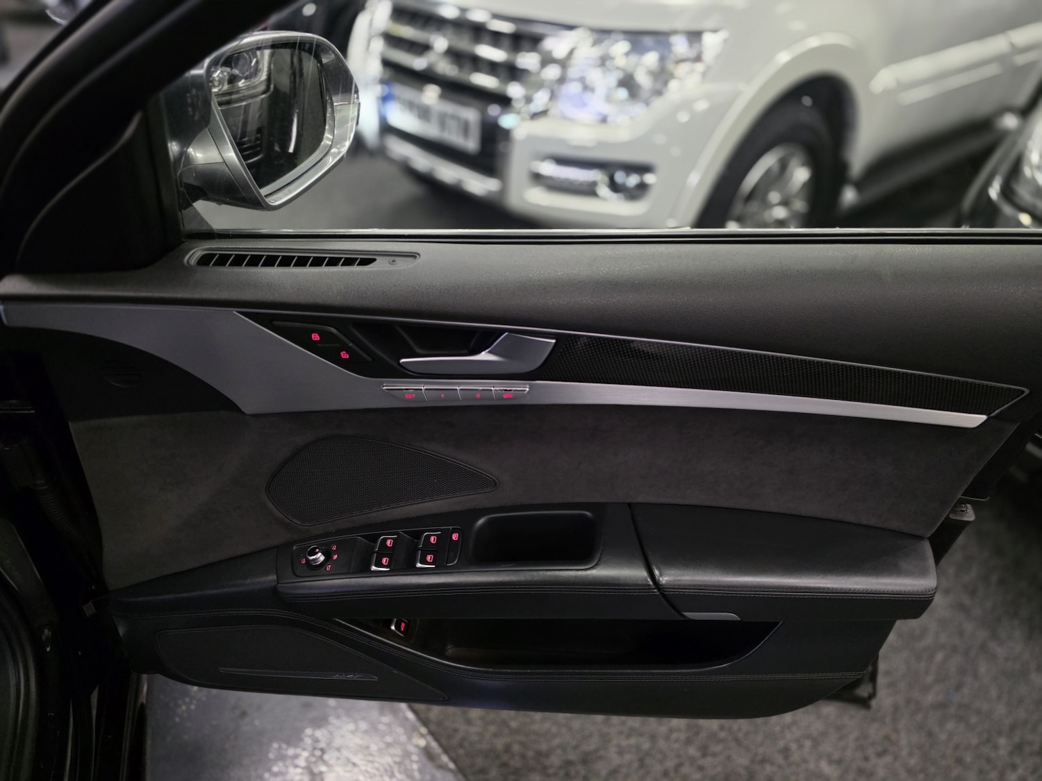 Used Audi S8 2016 for sale - 76510968: Photo 32