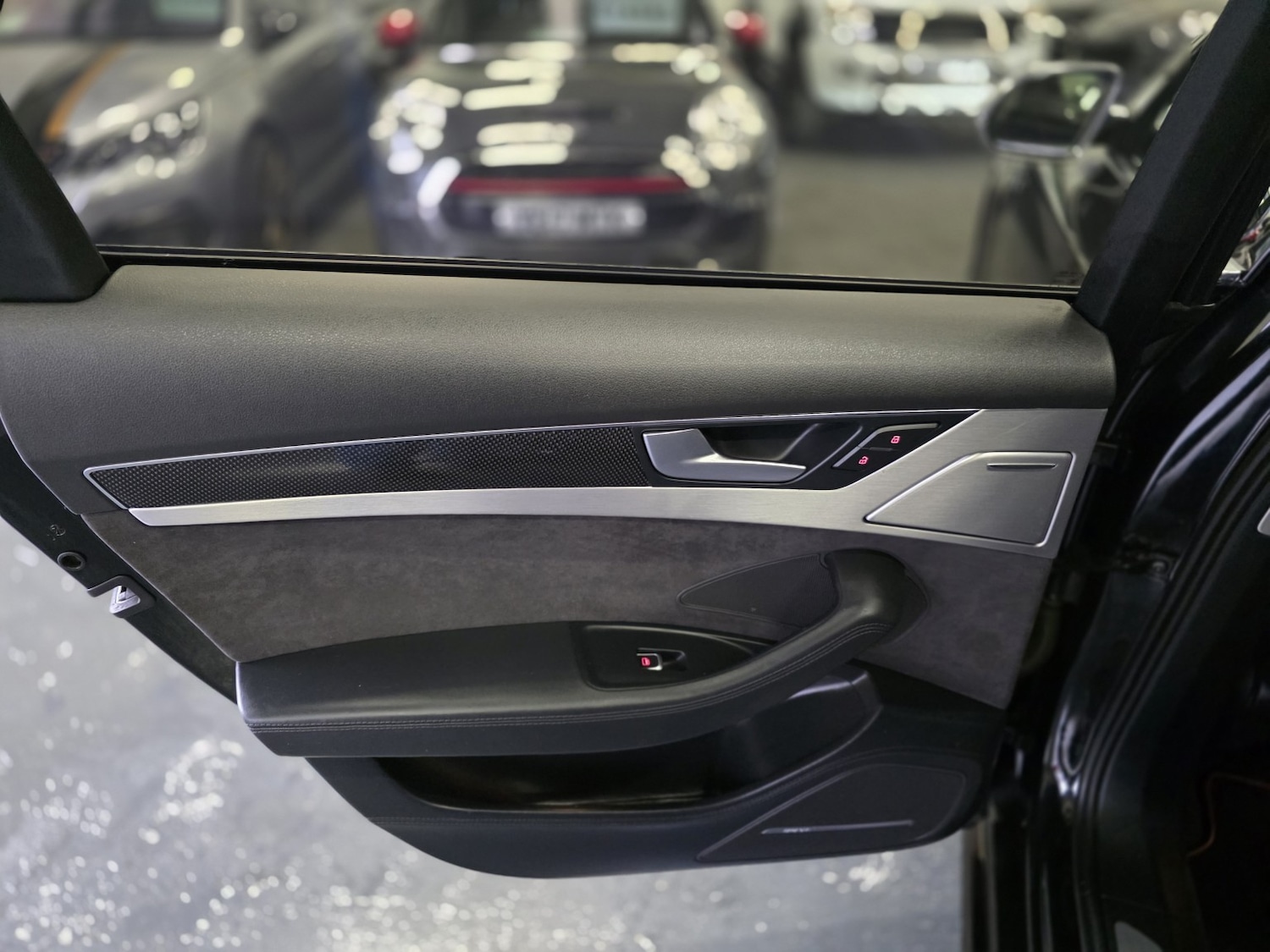 Used Audi S8 2016 for sale - 76510968: Photo 34