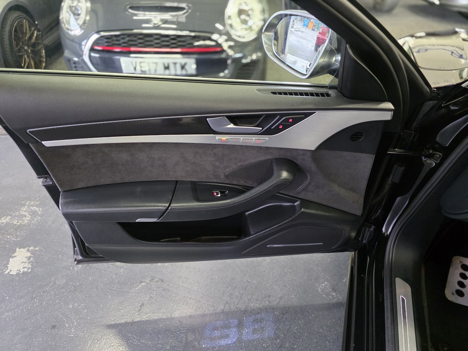 Used Audi S8 2016 for sale - 76510968: Photo 35