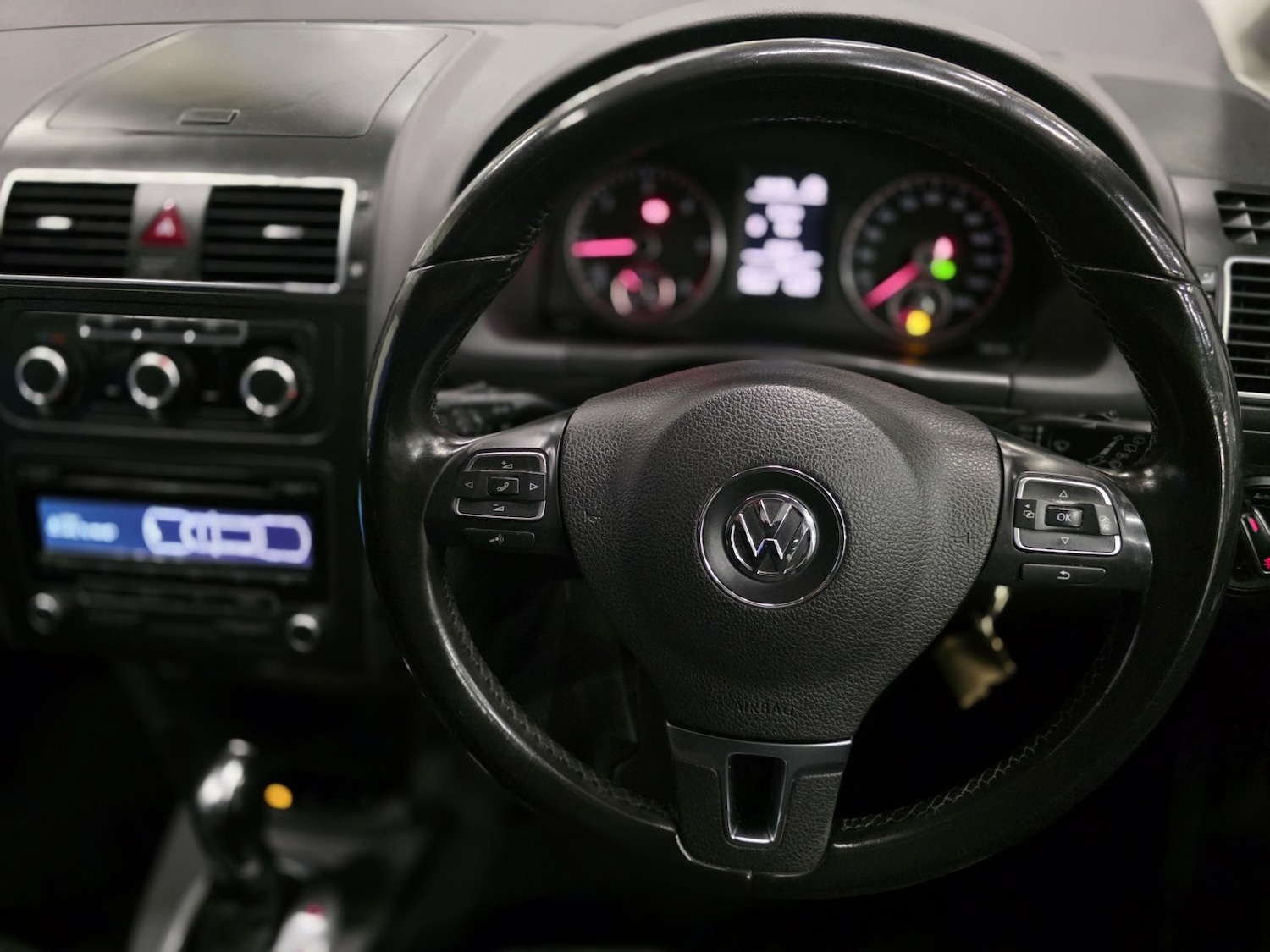 Used Volkswagen Touran 2013 for sale - 76418379: Photo 10