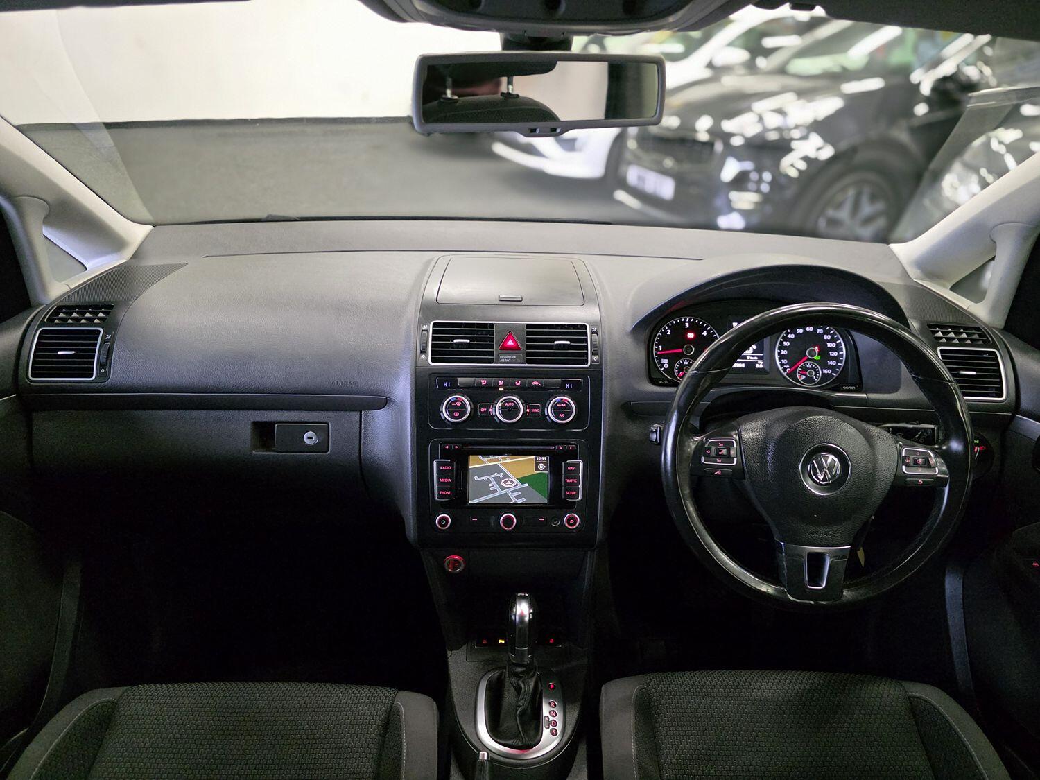 Used Volkswagen Touran 2014 for sale - 76164544: Photo 2