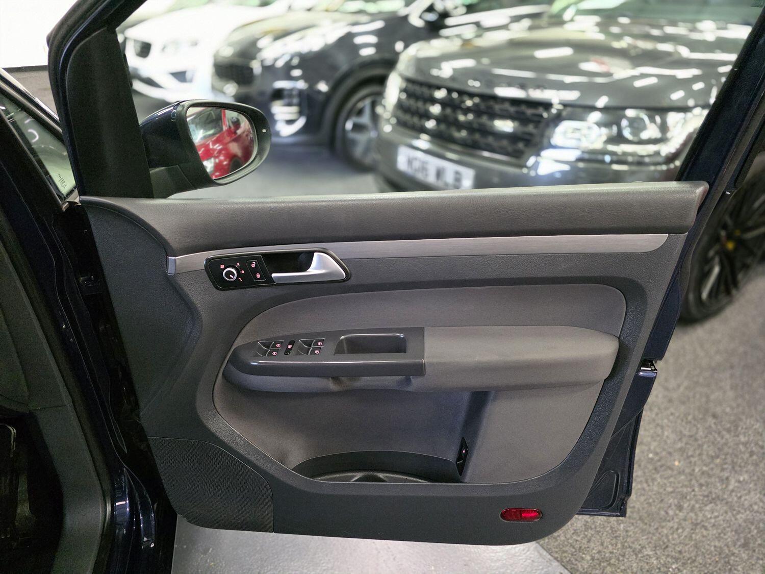 Used Volkswagen Touran 2014 for sale - 76164544: Photo 23
