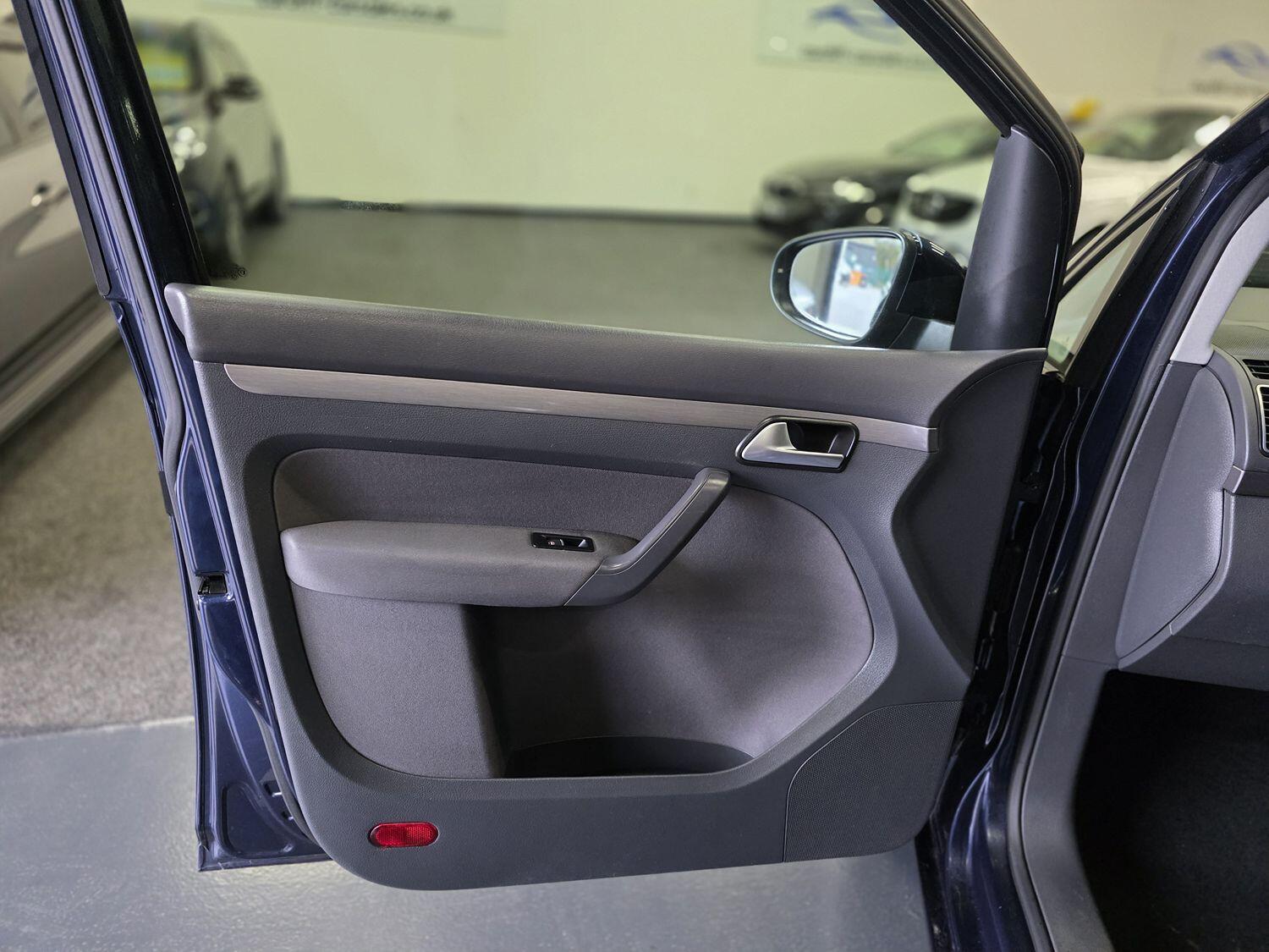 Used Volkswagen Touran 2014 for sale - 76164544: Photo 25