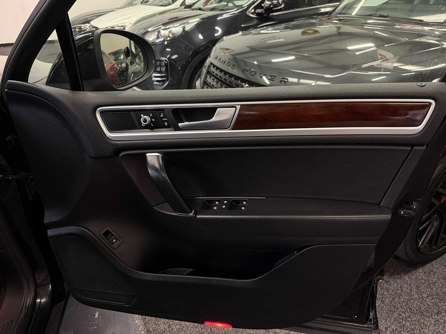 Used Volkswagen Touareg 2017 for sale - 76174068: Photo 24
