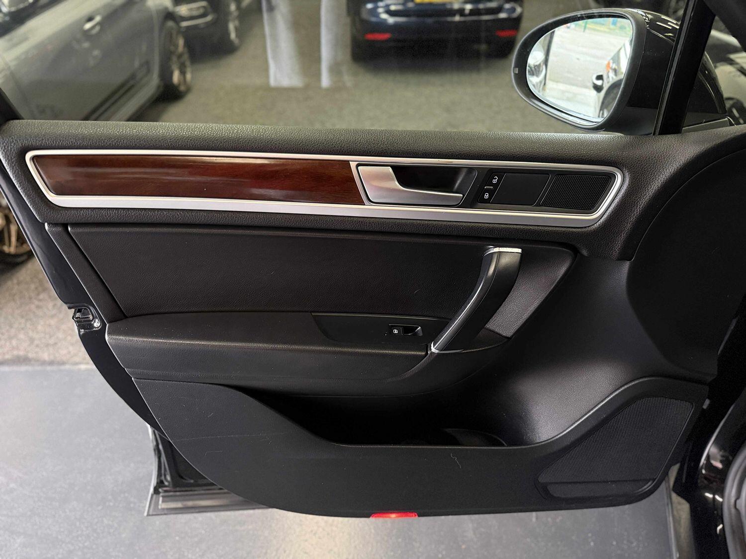 Used Volkswagen Touareg 2017 for sale - 76174068: Photo 26