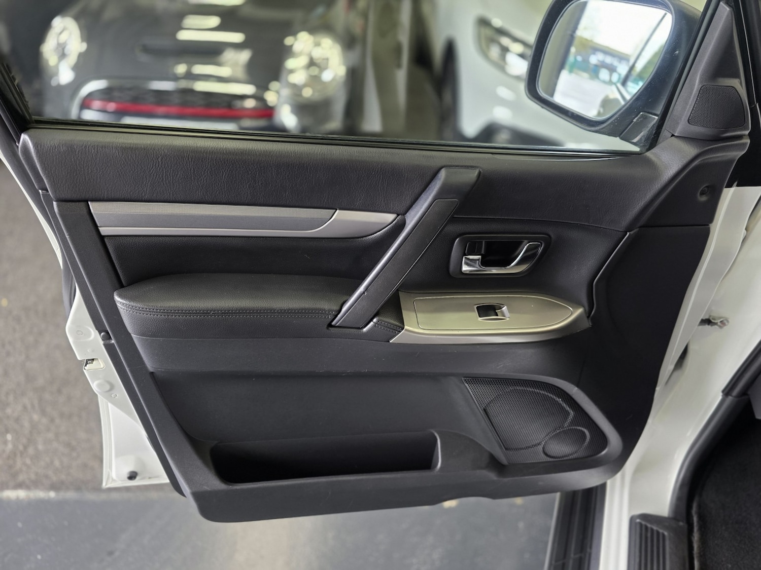 Used Mitsubishi Shogun 2018 for sale - 76407611: Photo 27