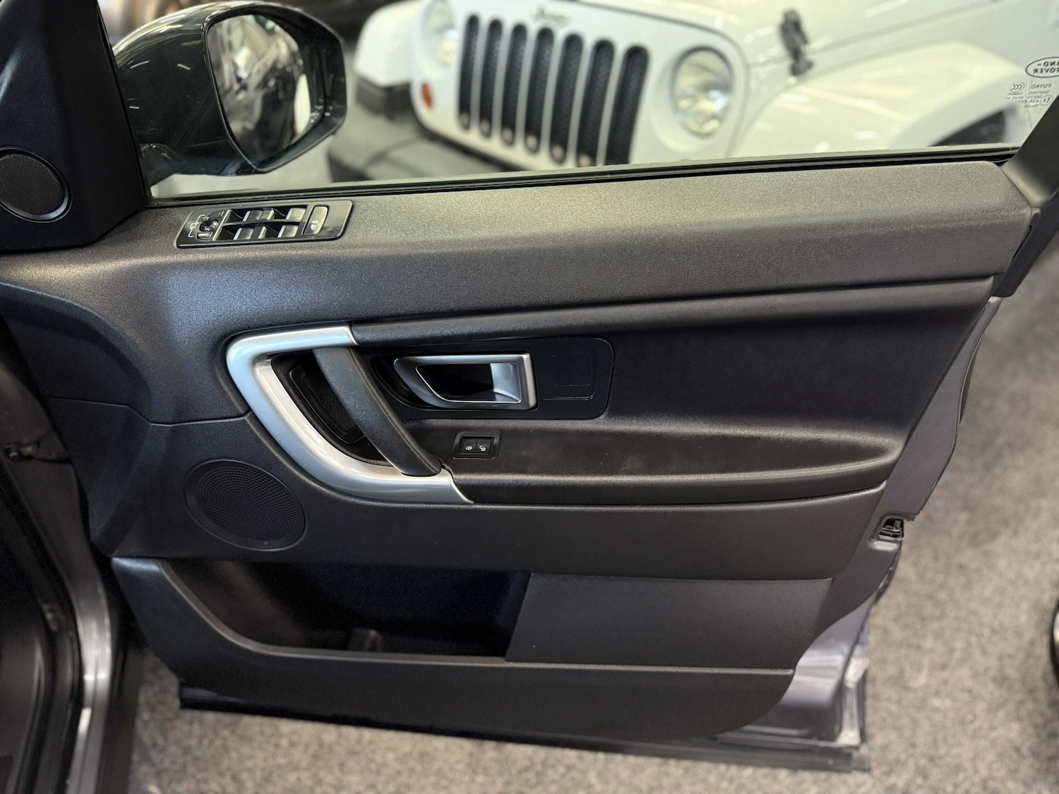 Used Land Rover Discovery Sport 2017 for sale - 77881019: Photo 24