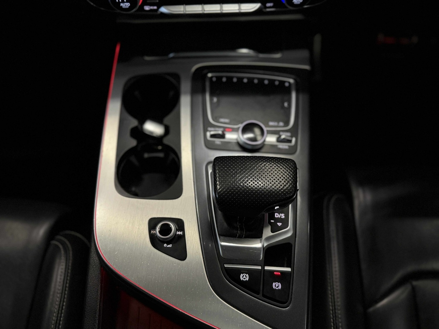 Used Audi Q7 2018 for sale - 76497411: Photo 15