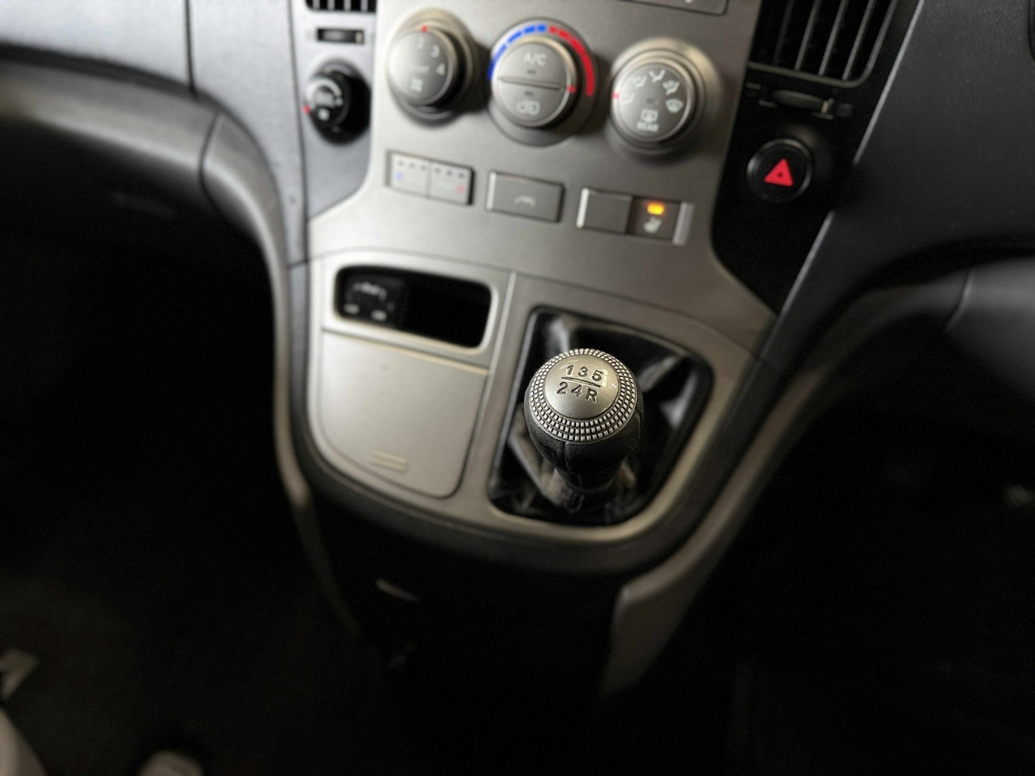 Used Hyundai i800 2011 for sale - 76483090: Photo 14