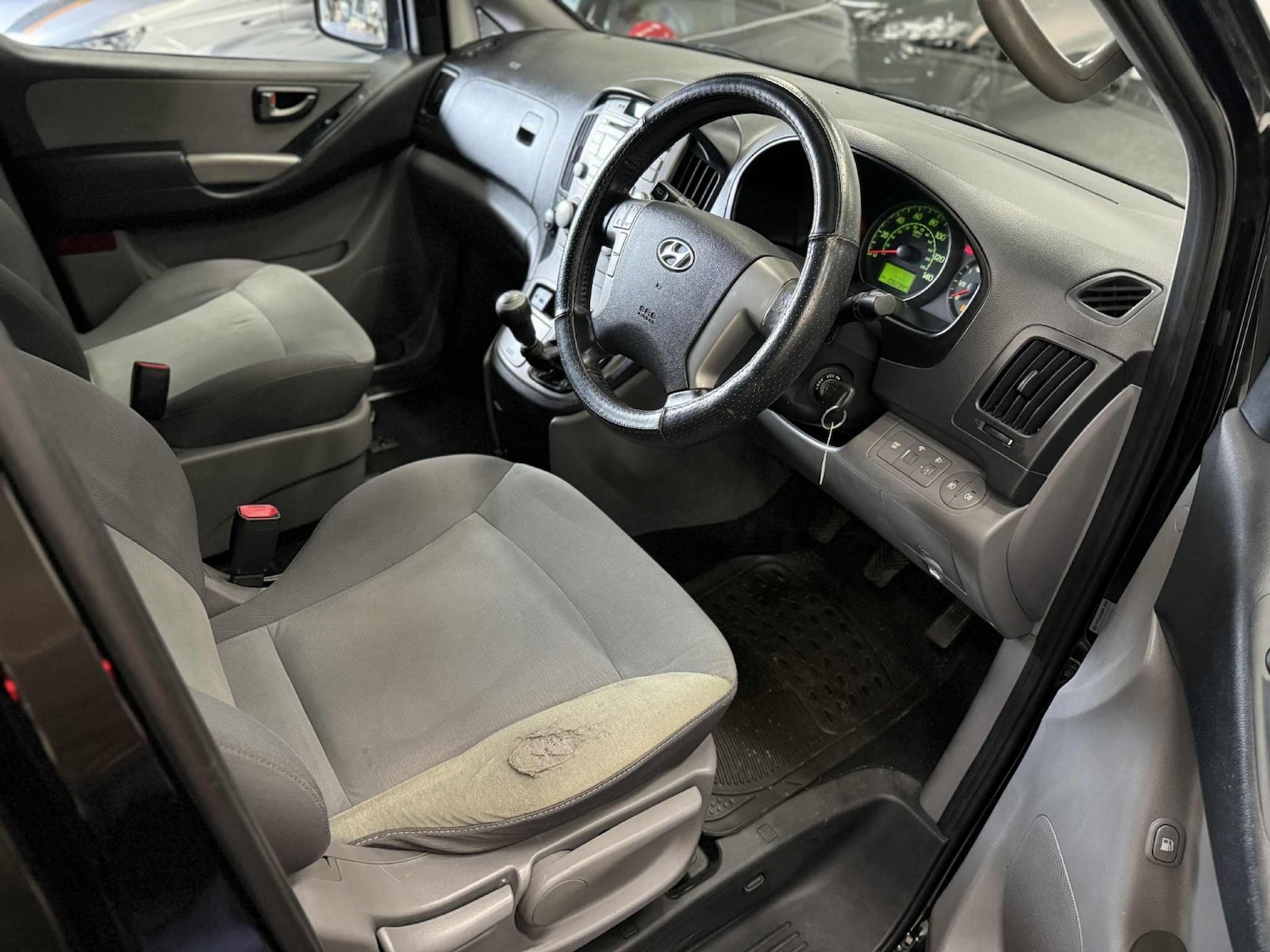 Used Hyundai i800 2011 for sale - 76483090: Photo 15