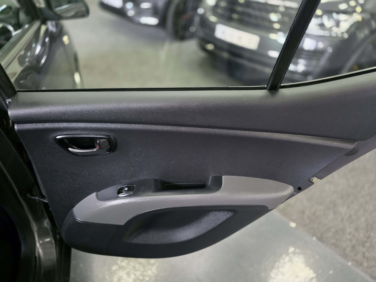 Used Hyundai i10 2012 for sale - 76896924: Photo 24