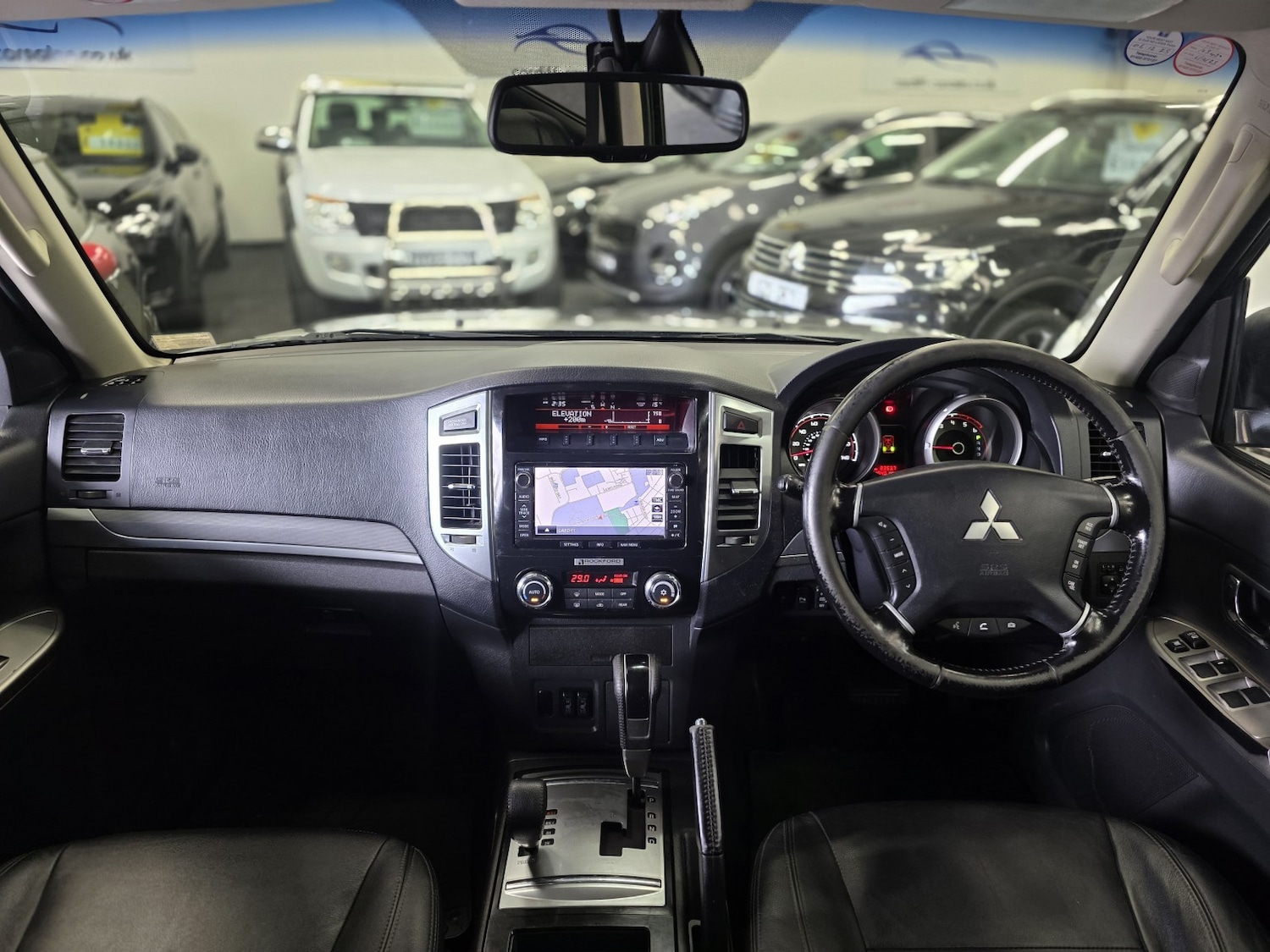 Used Mitsubishi Shogun 2015 for sale - 76547882: Photo 2