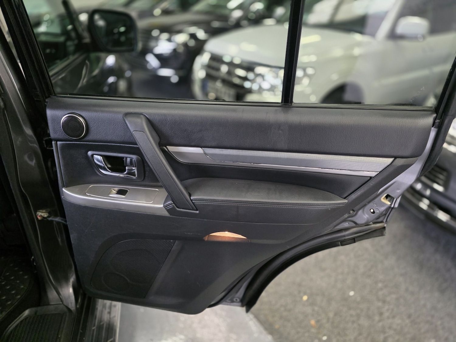 Used Mitsubishi Shogun 2015 for sale - 76547882: Photo 26