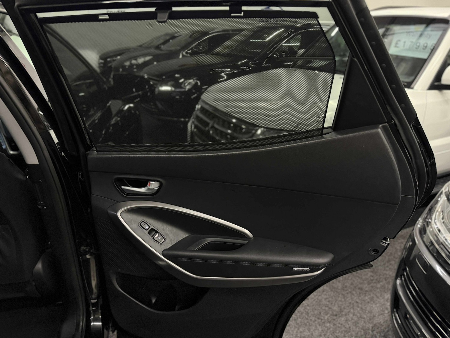 Used Hyundai Santa Fe 2015 for sale - 76482964: Photo 25