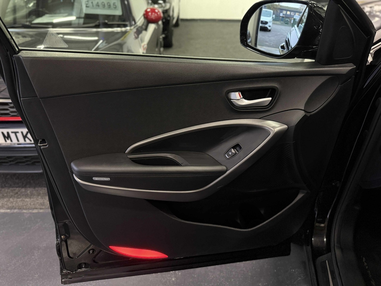 Used Hyundai Santa Fe 2015 for sale - 76482964: Photo 26