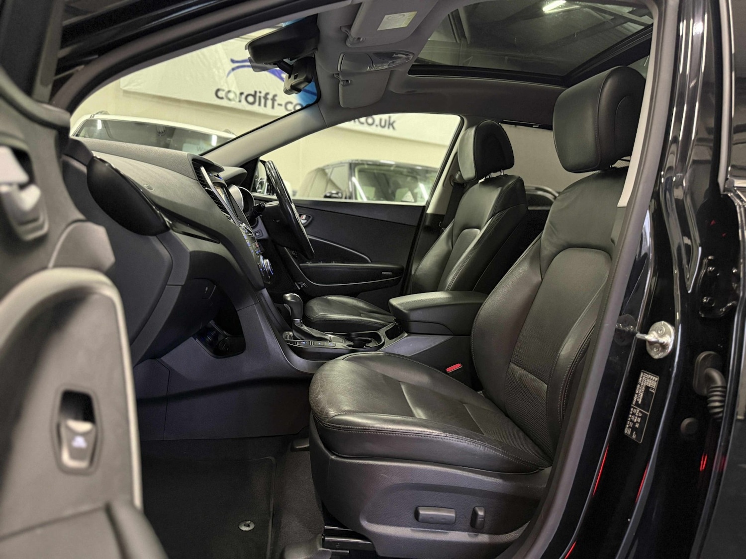 Used Hyundai Santa Fe 2015 for sale - 76482964: Photo 9