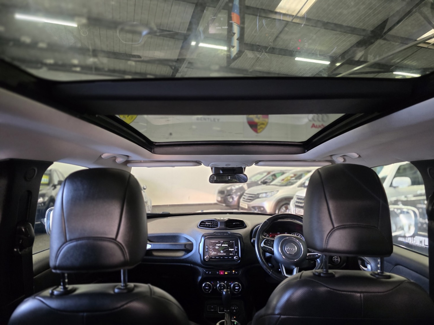 Used Jeep Renegade 2015 for sale - 76631467: Photo 2