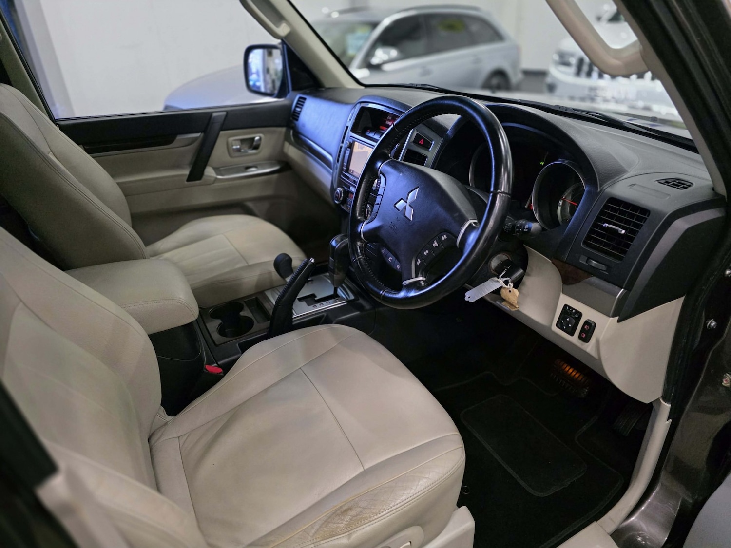 Used Mitsubishi Shogun 2016 for sale - 77173233: Photo 15