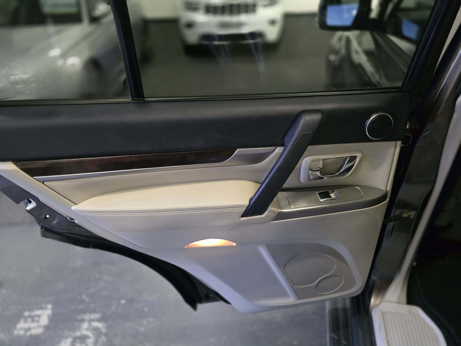 Used Mitsubishi Shogun 2016 for sale - 77173233: Photo 27