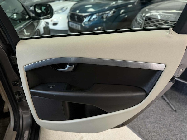 Used Volvo XC70 2011 for sale - 75266784: Photo 24