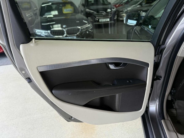 Used Volvo XC70 2011 for sale - 75266784: Photo 26