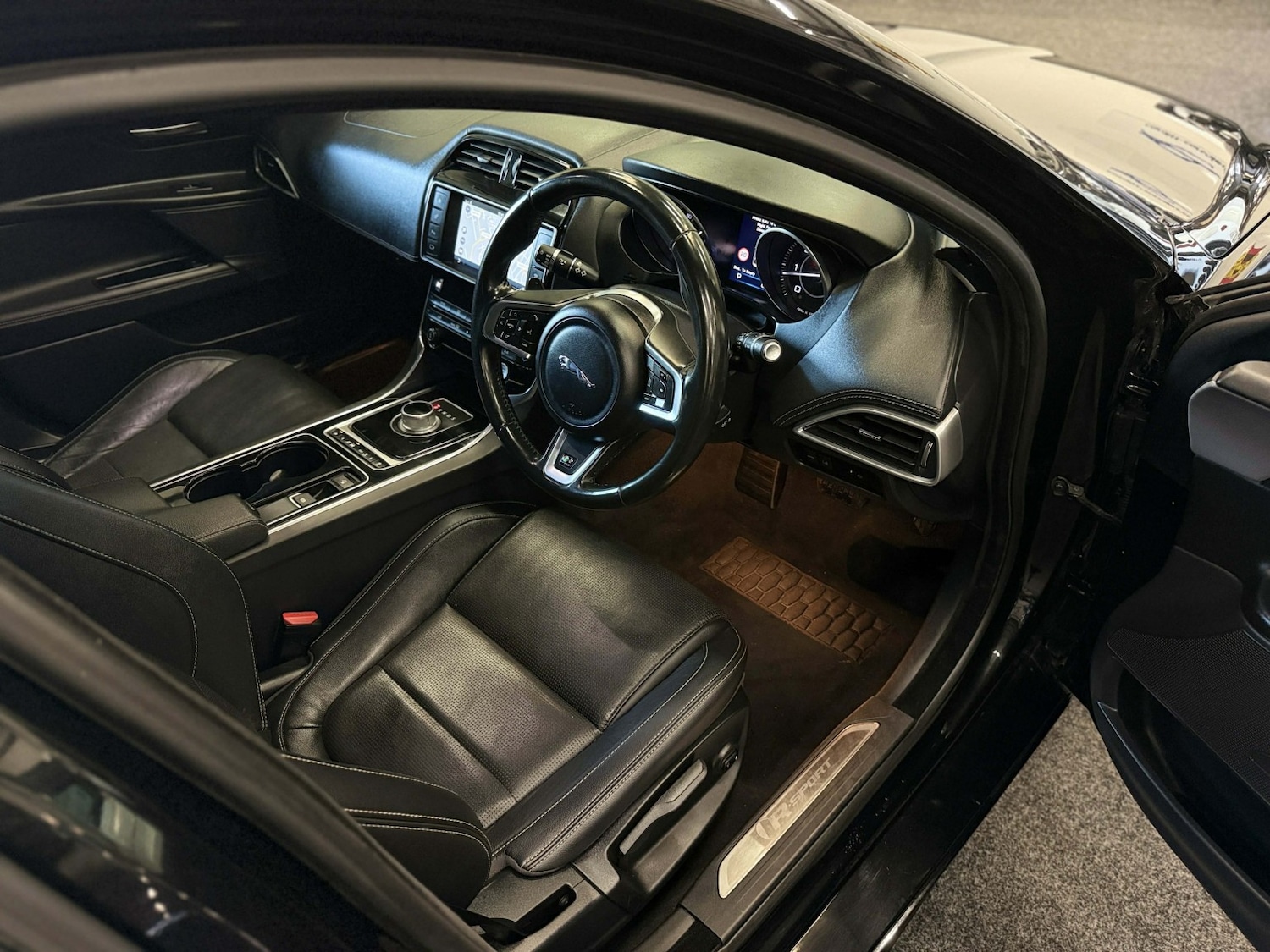 Used Jaguar XE 2015 for sale - 78018308: Photo 15