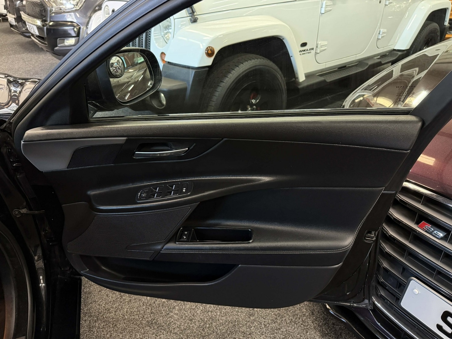 Used Jaguar XE 2015 for sale - 78018308: Photo 24