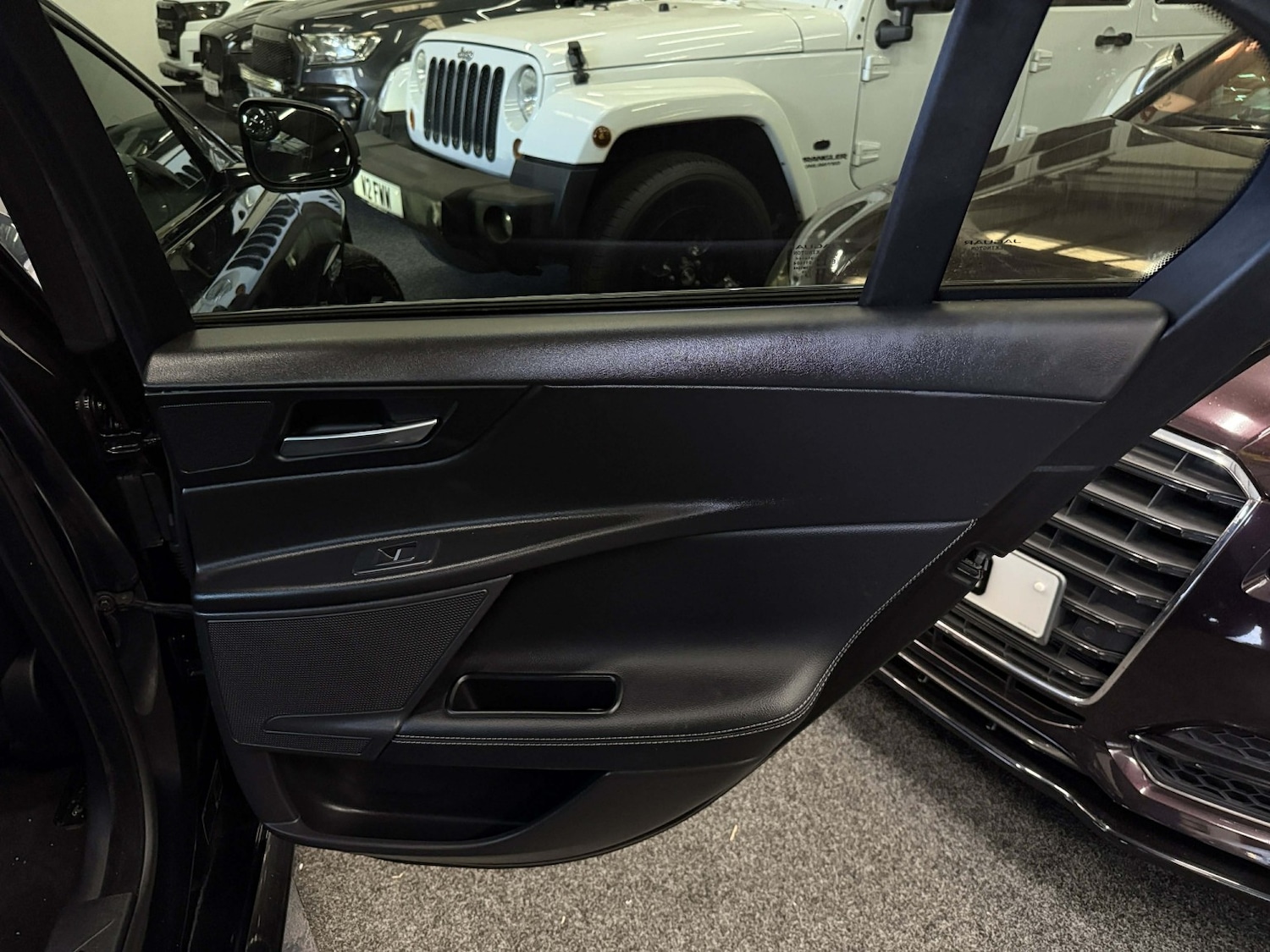 Used Jaguar XE 2015 for sale - 78018308: Photo 25