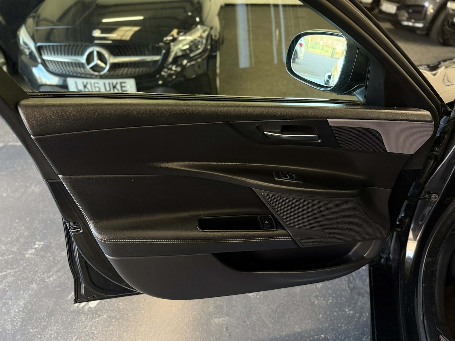 Used Jaguar XE 2015 for sale - 78018308: Photo 26