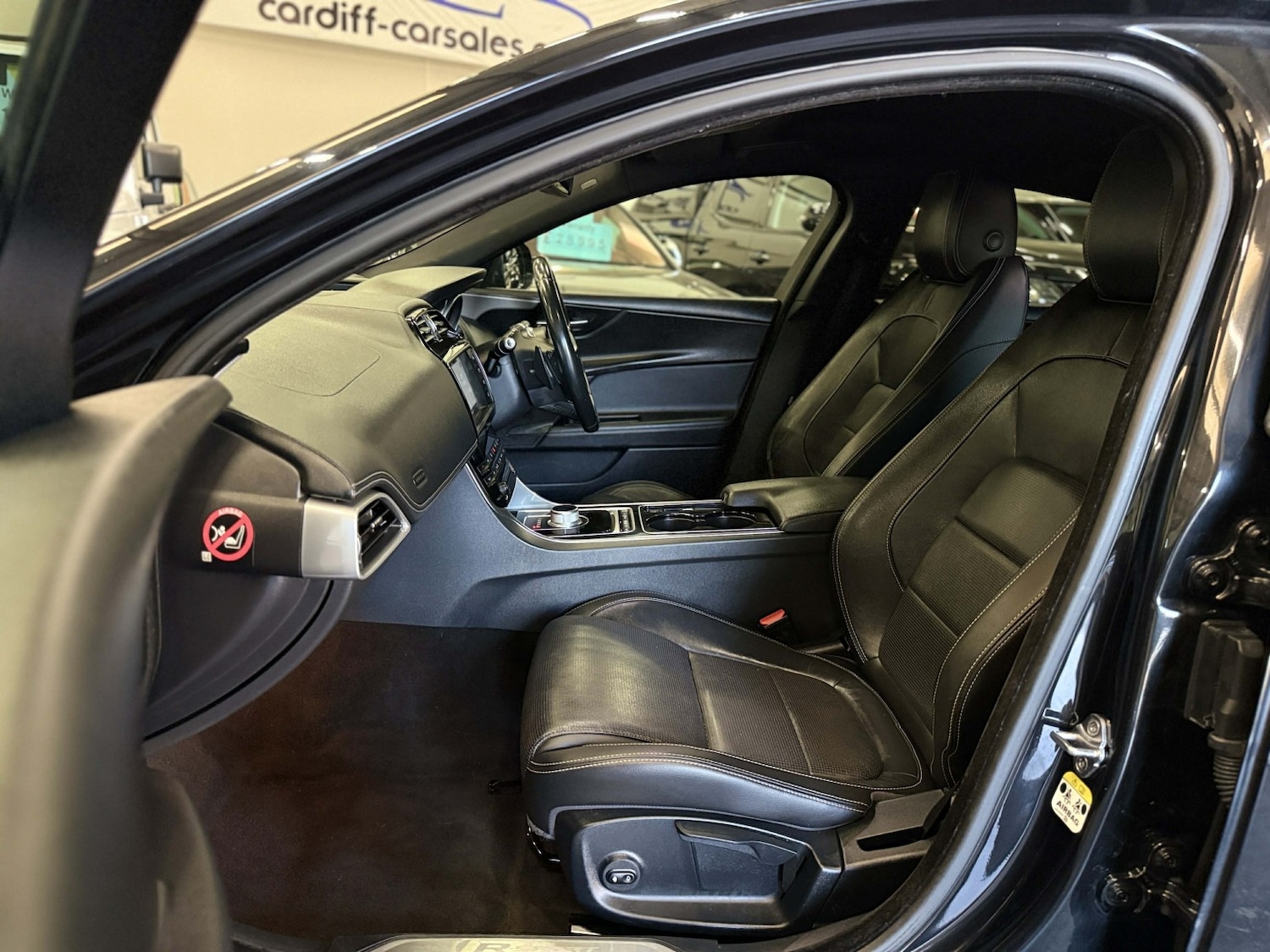 Used Jaguar XE 2015 for sale - 78018308: Photo 9