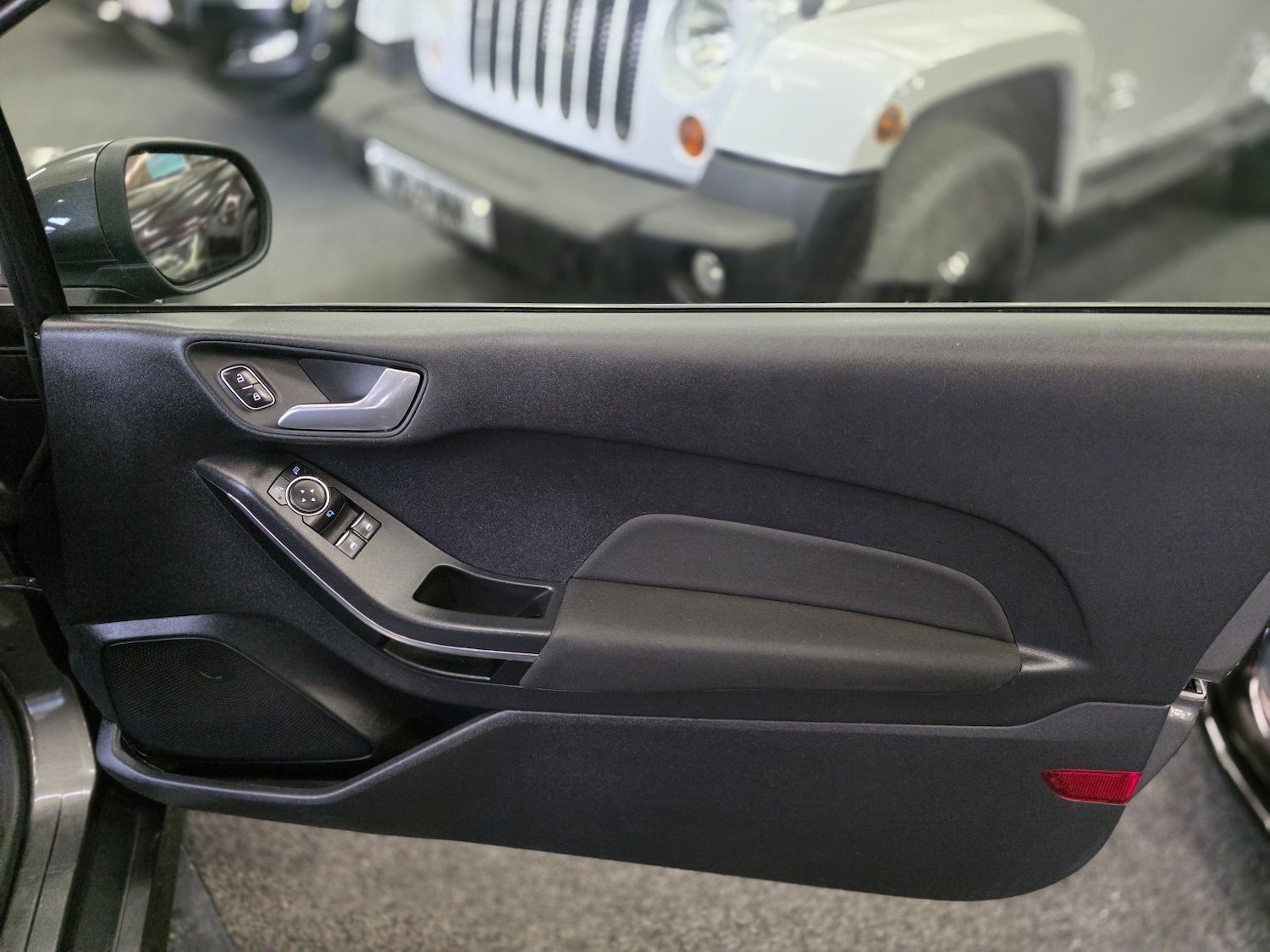 Used Ford Fiesta 2017 for sale - 77991799: Photo 24