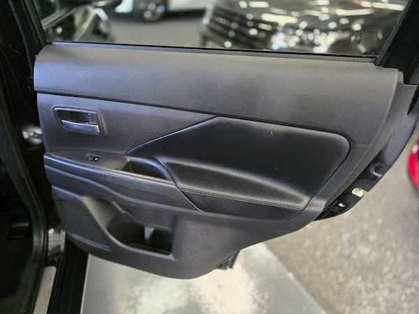 Used Mitsubishi Outlander 2016 for sale - 76211802: Photo 26