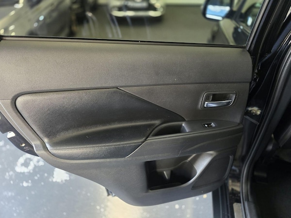 Used Mitsubishi Outlander 2016 for sale - 76211802: Photo 27