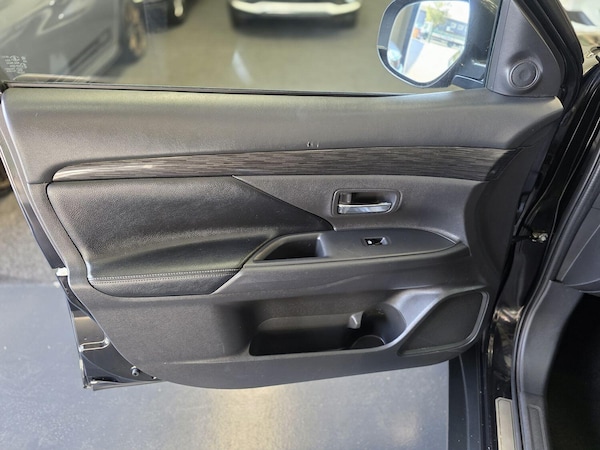 Used Mitsubishi Outlander 2016 for sale - 76211802: Photo 28