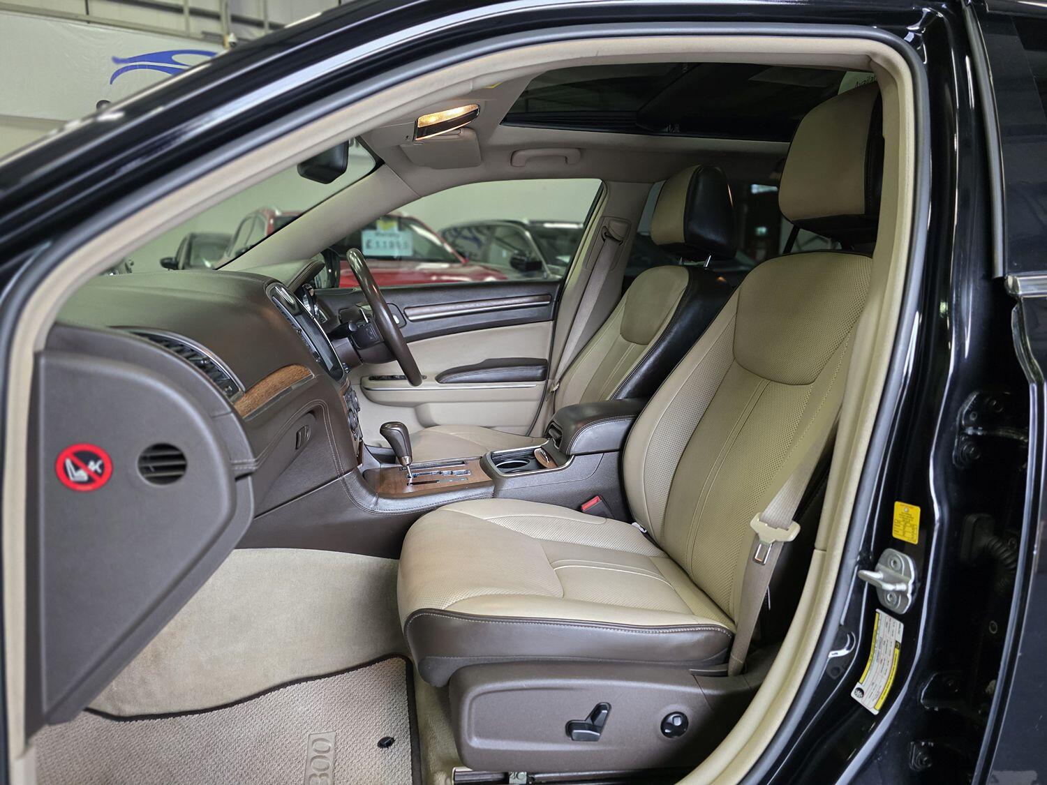 Used Chrysler 300C 2012 for sale - 76082742: Photo 10