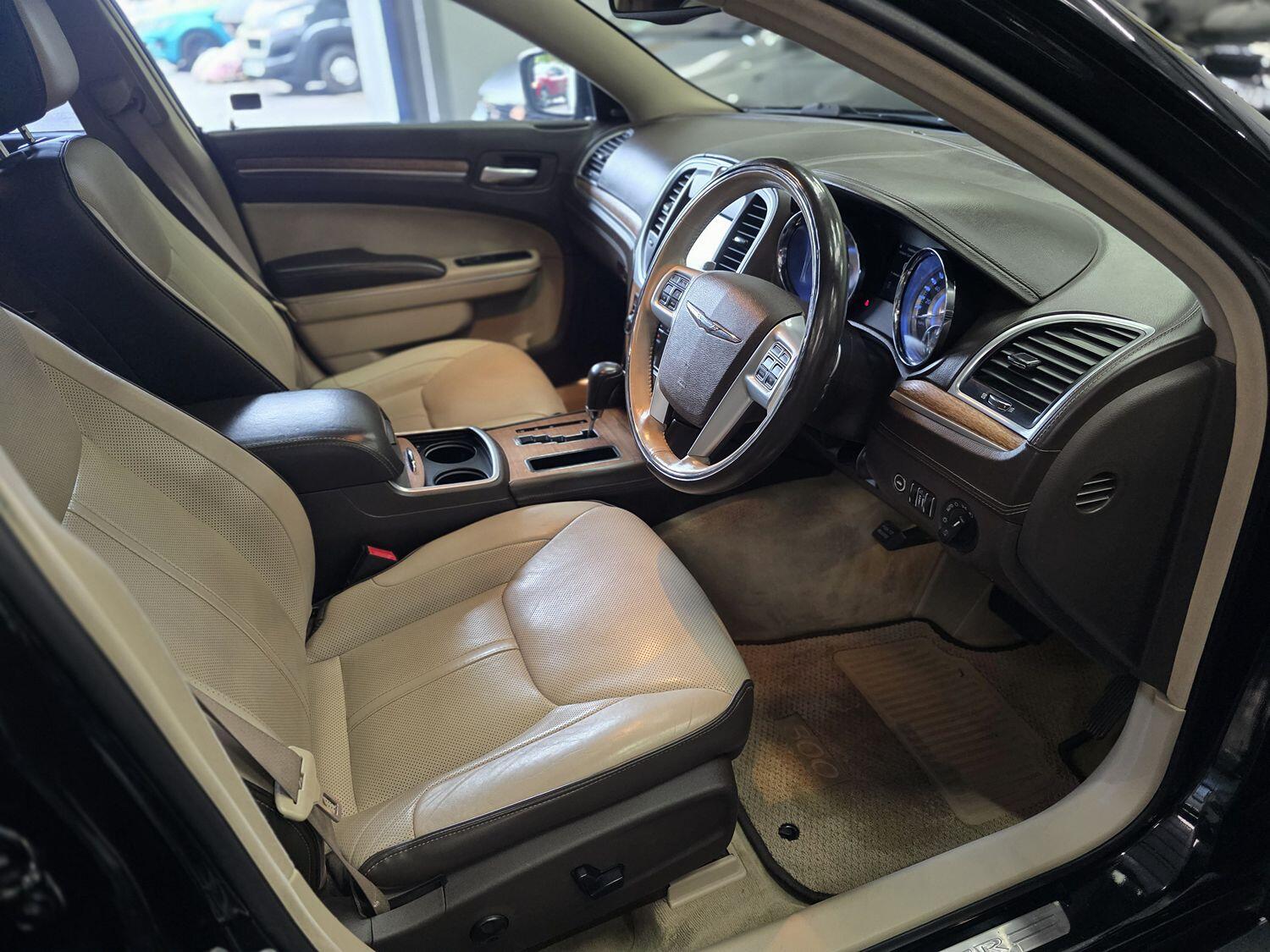 Used Chrysler 300C 2012 for sale - 76082742: Photo 16