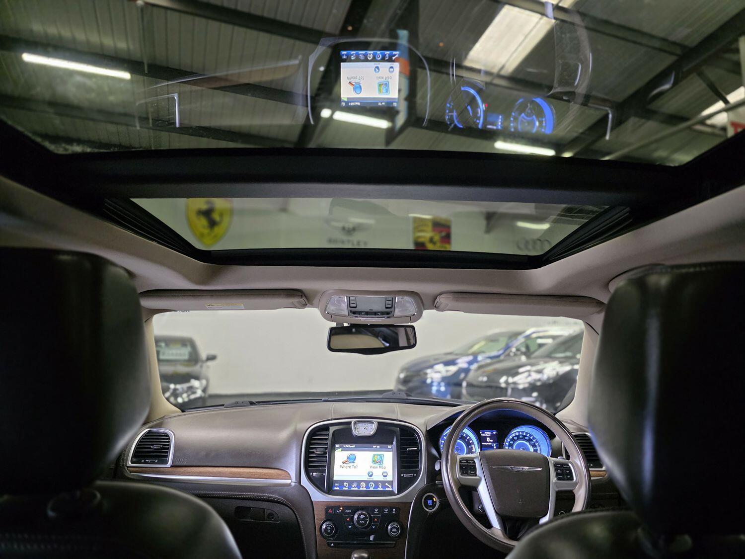 Used Chrysler 300C 2012 for sale - 76082742: Photo 2