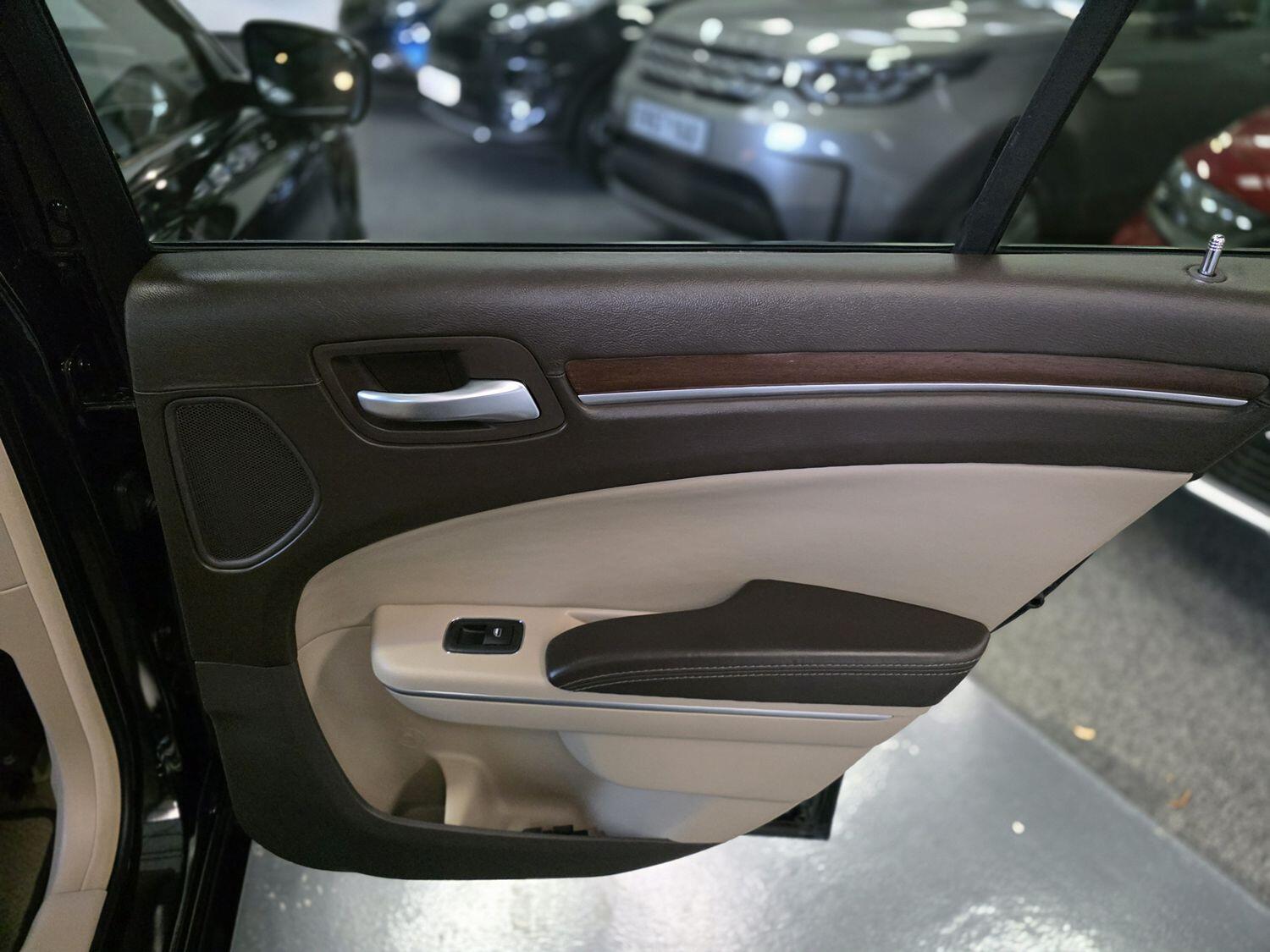 Used Chrysler 300C 2012 for sale - 76082742: Photo 25