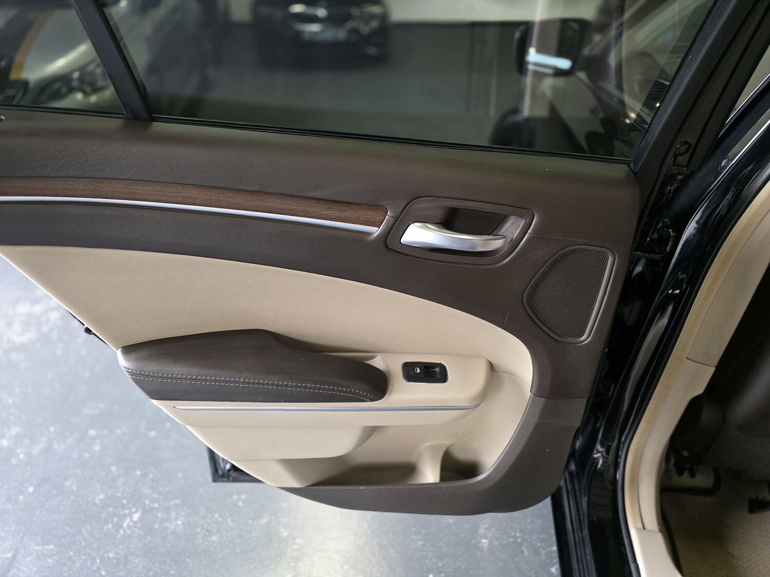 Used Chrysler 300C 2012 for sale - 76082742: Photo 27