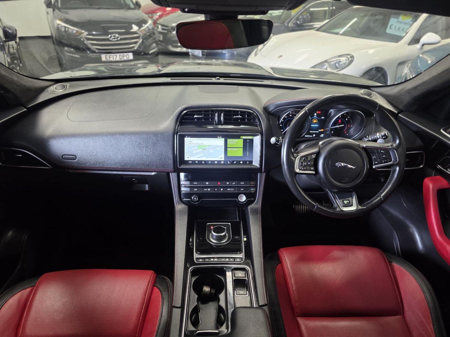 Used Jaguar F-Pace 2018 for sale - 76793592: Photo 2