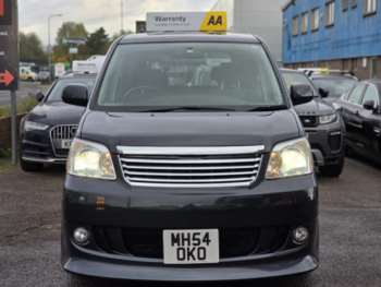 Used Toyota Noah 2004 for sale - 72920912: Photo