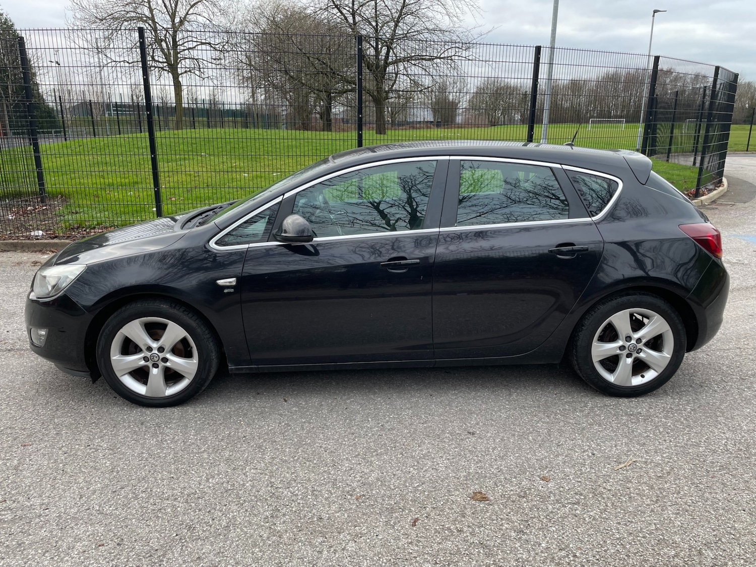 Used Vauxhall Astra 2010 for sale - 77091940: Photo 2