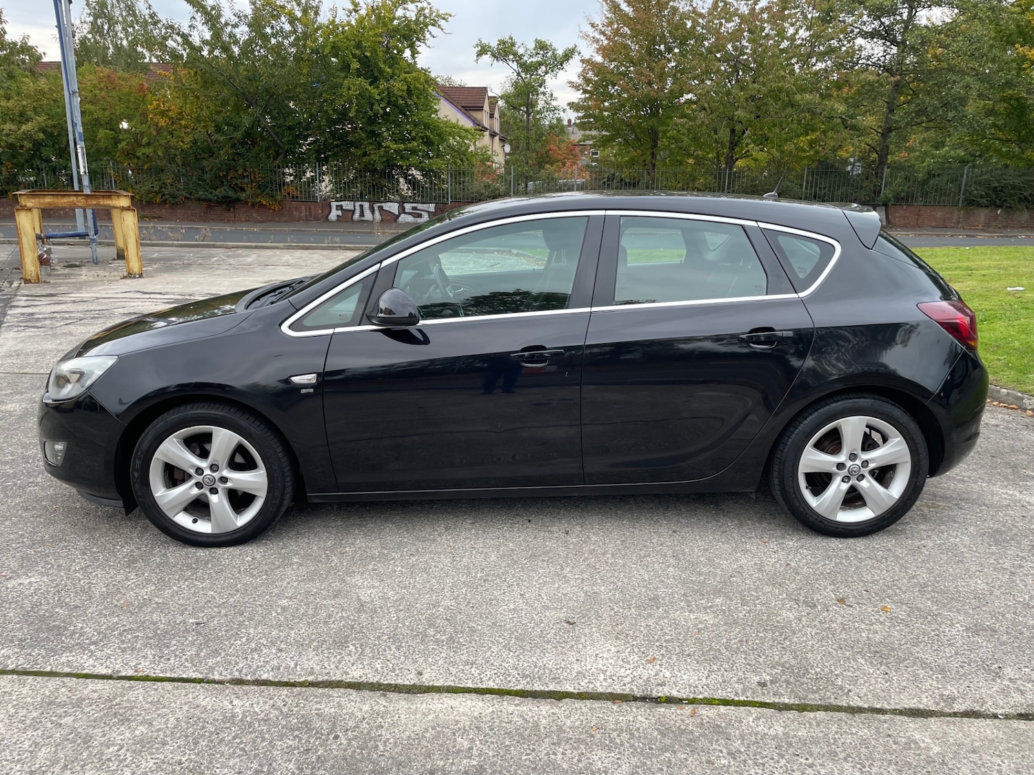 Used Vauxhall Astra 2010 for sale - 76146842: Photo 2