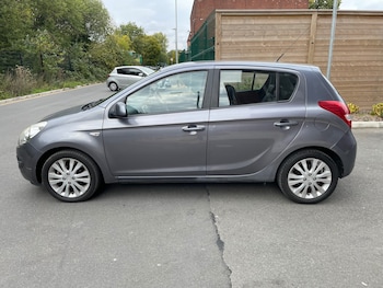 Used Hyundai i20 2011 for sale - 76091664: Photo