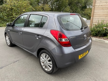 Used Hyundai i20 2011 for sale - 76091664: Photo