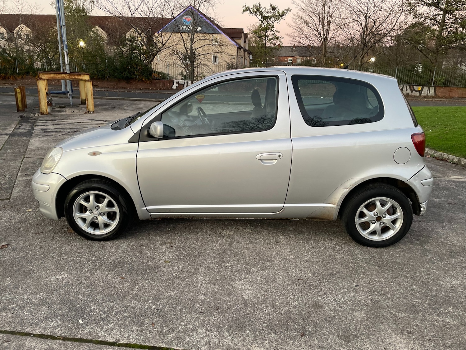 Used Toyota Yaris 2004 for sale - 76606081: Photo 2