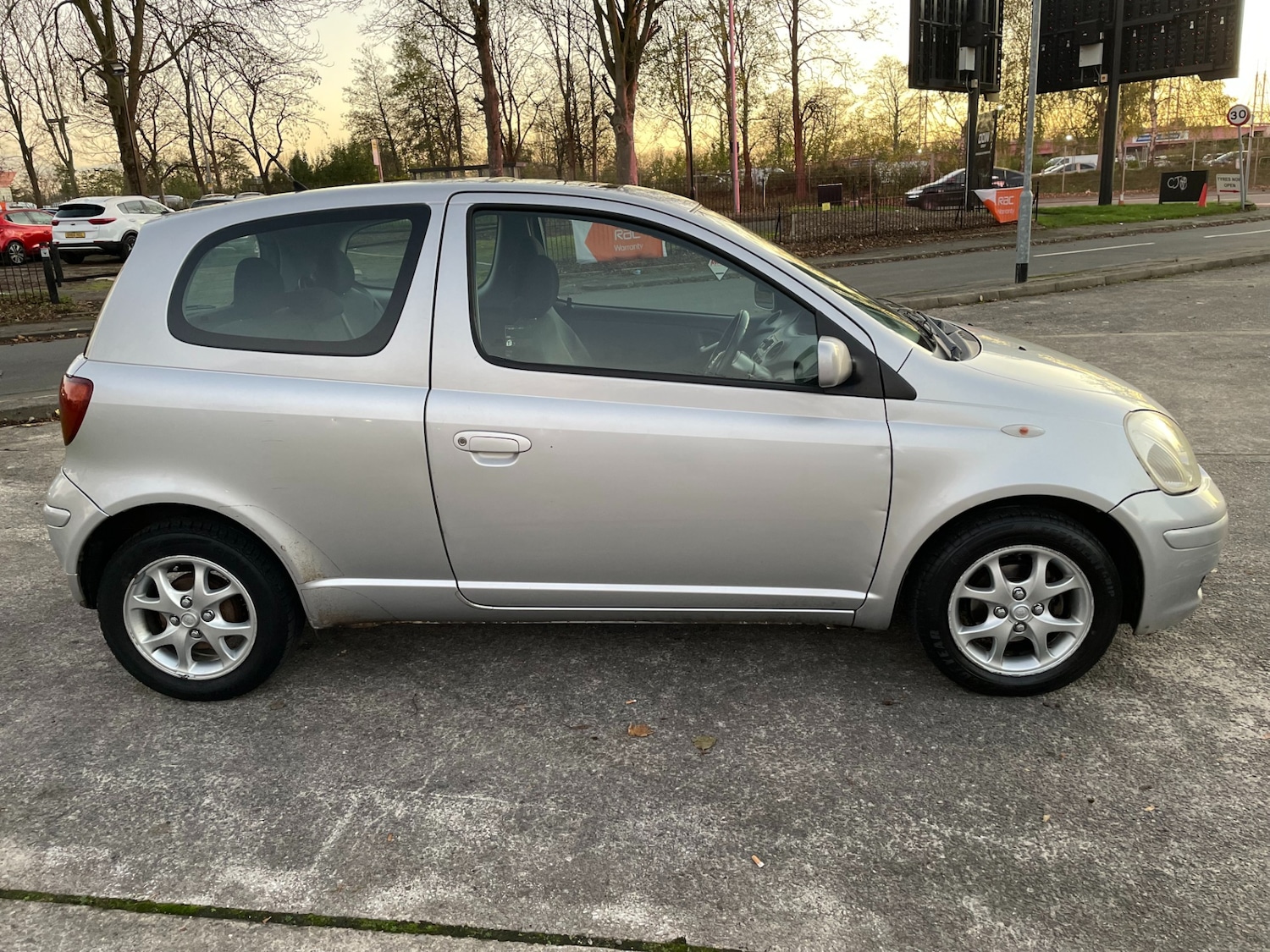 Used Toyota Yaris 2004 for sale - 76606081: Photo 6